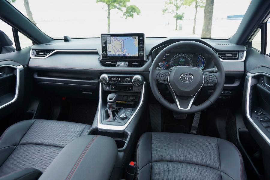 Торпедо Toyota RAV4 PHV 2020 года  (JP) (фото 7 из 19)